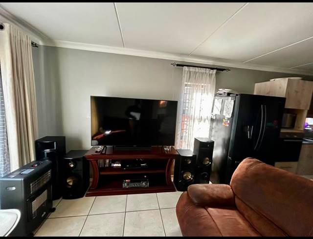 3 BEDROOM TOWNHOUSE TO LET IN MONTANA